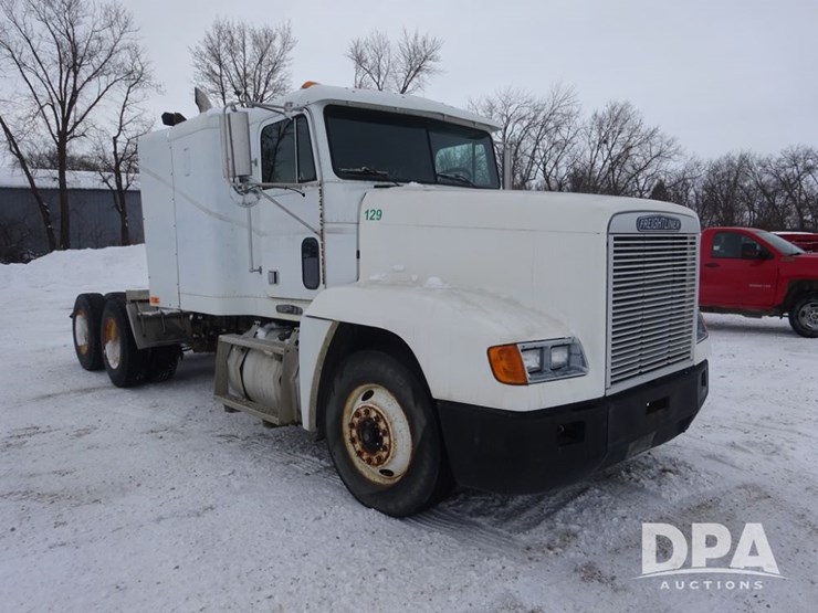 1994-freightliner-fld120-image-2
