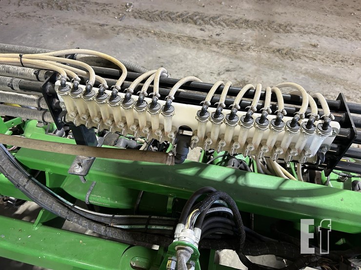 2014-john-deere-db60-image-37