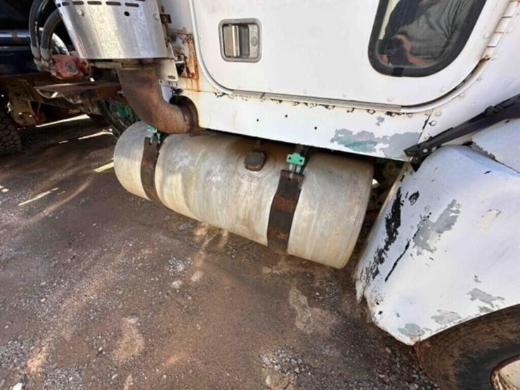 1996-freightliner-bobtail-water-truck-image-12