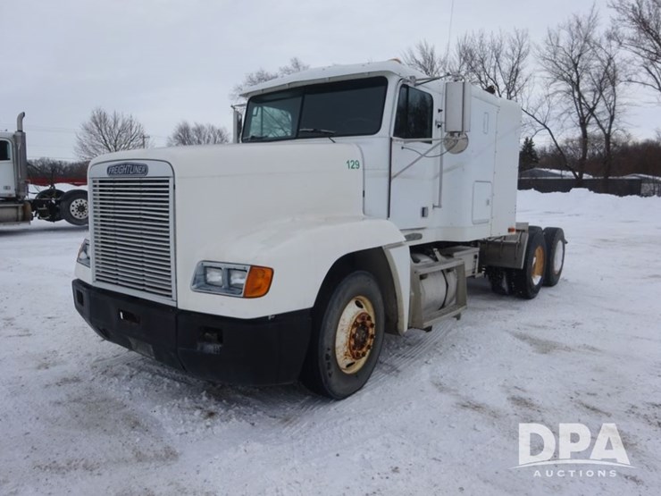 1994-freightliner-fld120-image-10