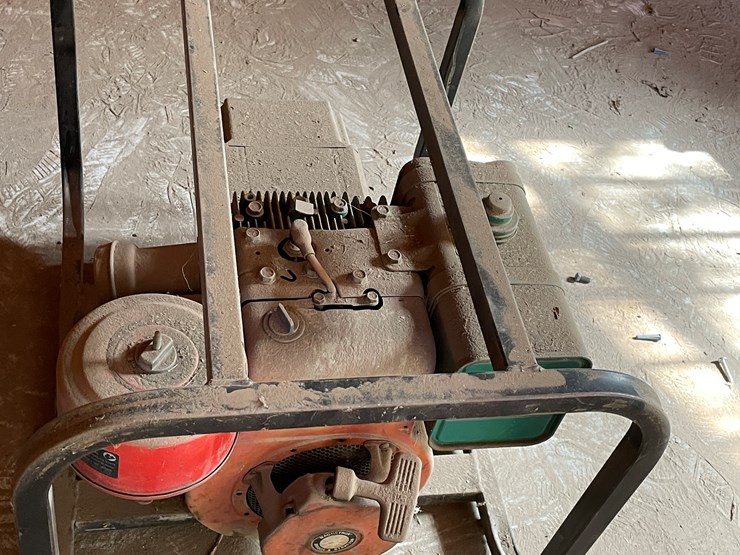 #3689-•-powermate-gas-powered-electric-generator-image-4