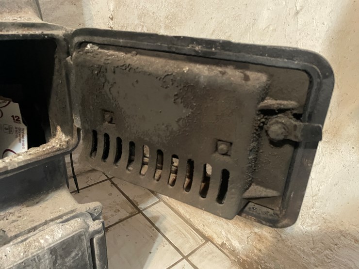 #3737-•-antique-cast-iron-stove/-water-heater-image-9