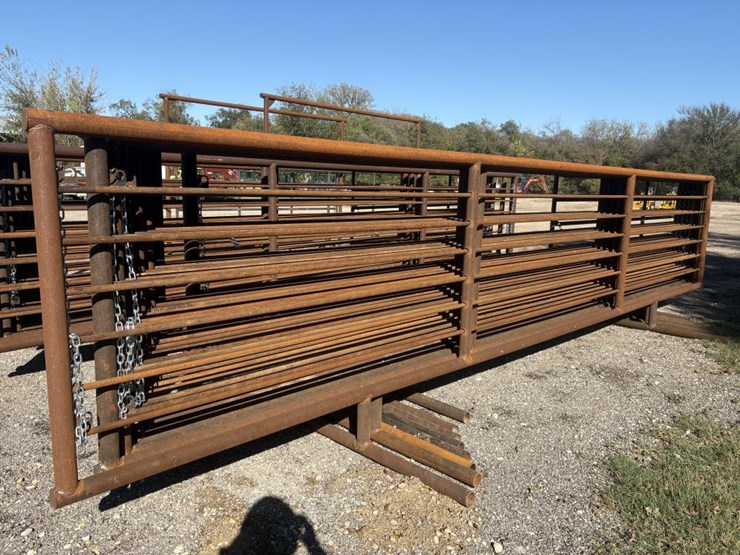 #41-•-freestanding-panels-24'-w/-12'-gate-image-1