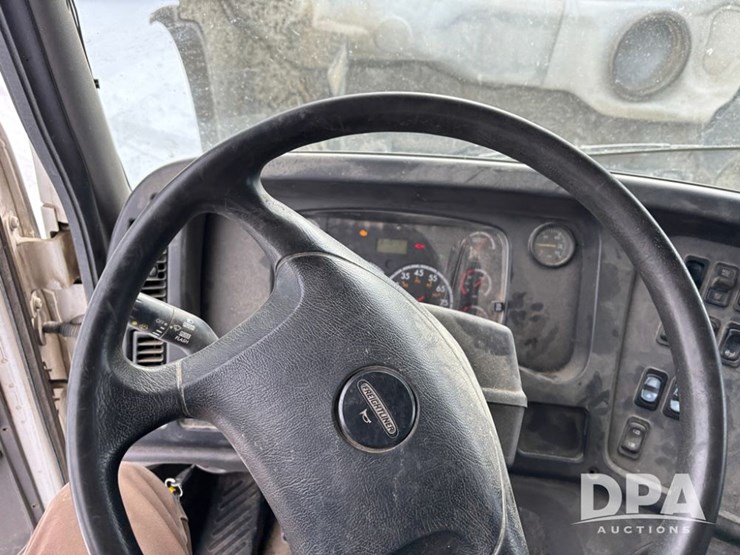 freightliner-114sd-image-68