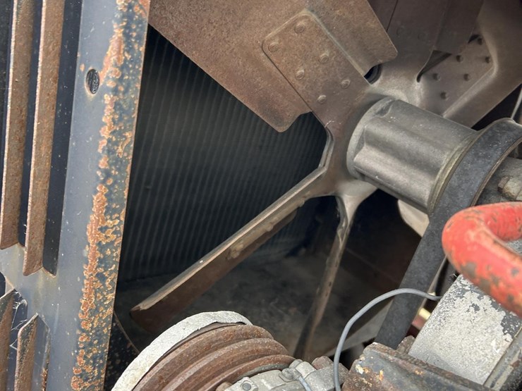 1985-versatile-856-image-16