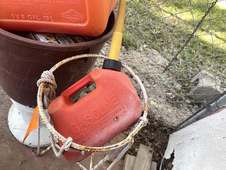 #3735-•-plant-stands,-gas-cans,-and-buckets-image-4