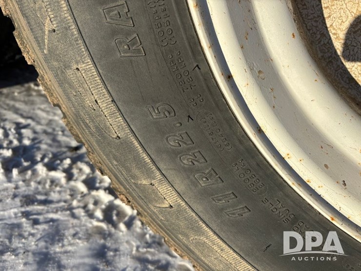 international-4900-image-52