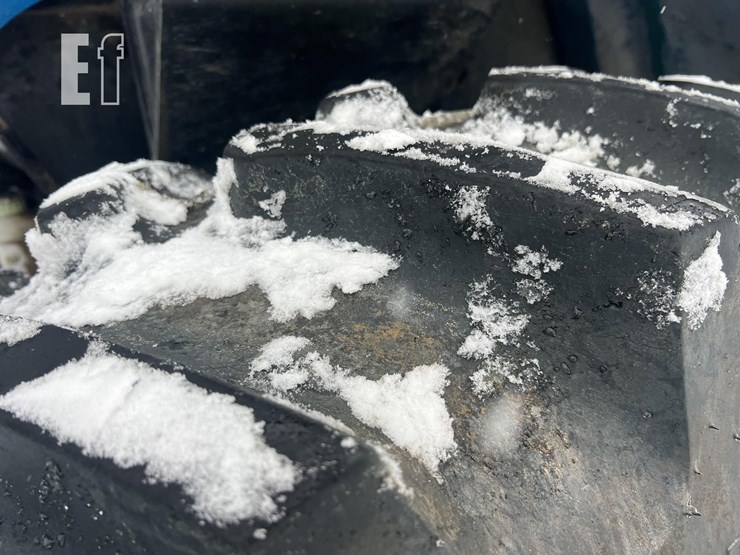 new-holland-tv140-image-18