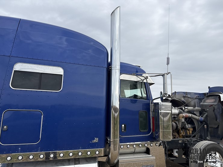 peterbilt-389-image-15