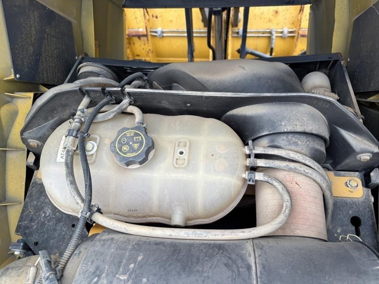 2017-deere-210l-image-43