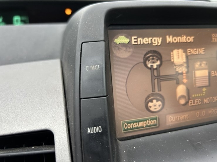 2004-toyota-prius-hybrid-sedan-image-34