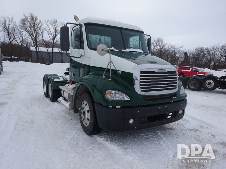 2007-freightliner-columbia-112-image-8