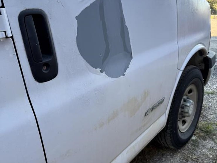 2006-chevrolet-3500-image-12