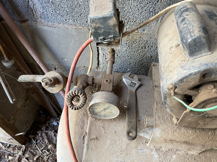 #3720-•-air-compressor-image-7