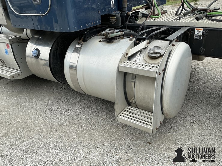 2013-peterbilt-386-image-18