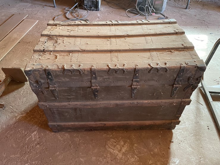 #3688-•-vintage-wooden-trunk-with-power-tools-image-4