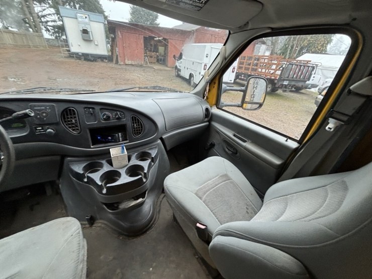 2006-ford-e350-image-21
