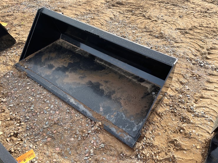 #2009-•-bucket-attachment-image-2