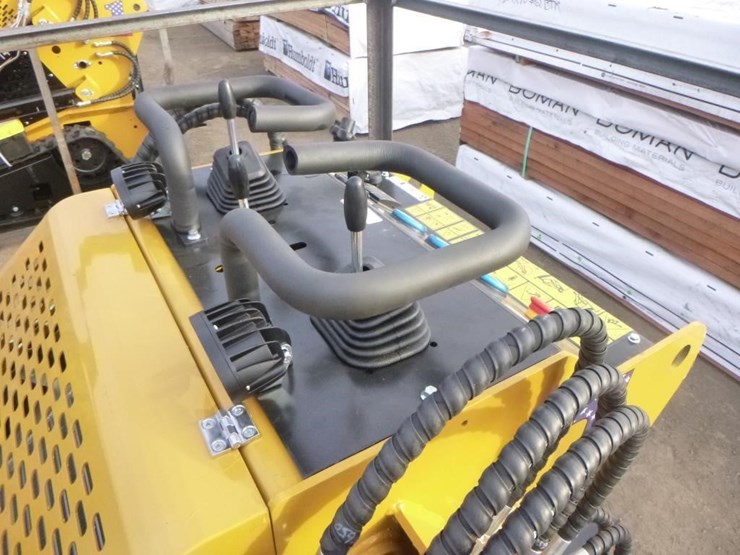 2025-agt-mx-crt23-skid-steer-track-loader-image-12