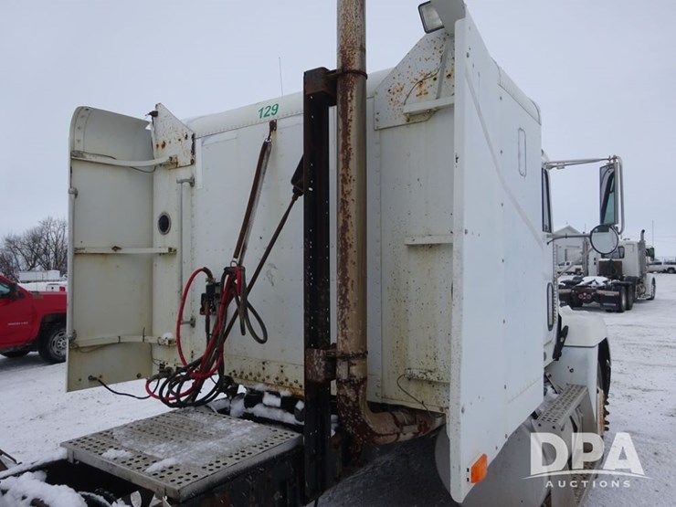 1994-freightliner-fld120-image-61