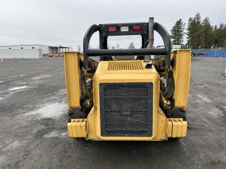 john-deere-332-image-4