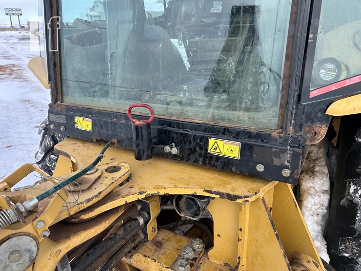 caterpillar-420d-image-75