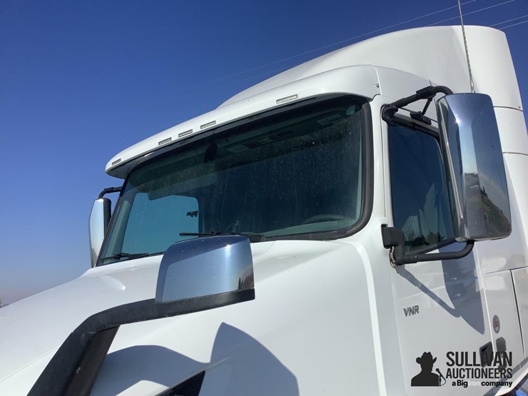 2021-volvo-vnr-t/a-truck-tractor-image-10