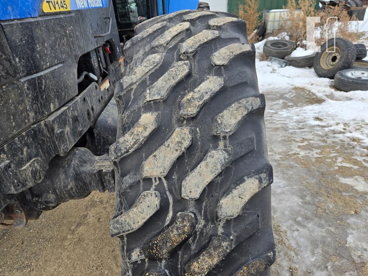 new-holland-tv145-image-15