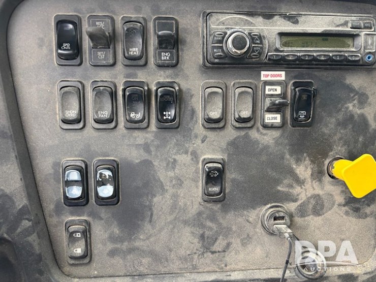 freightliner-114sd-image-67