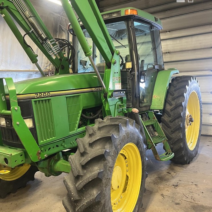 JOHN DEERE 7200