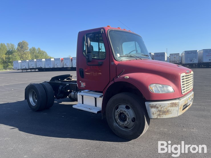 freightliner-m2-106-image-3