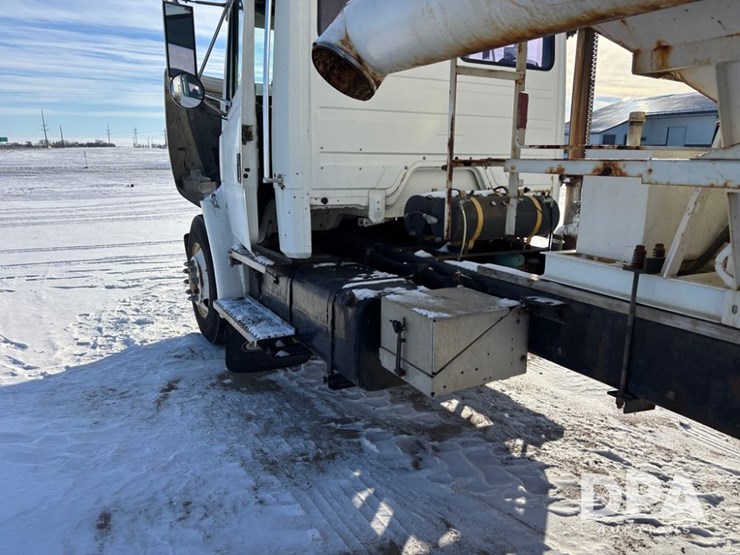 1998-freightliner-fl80-image-56