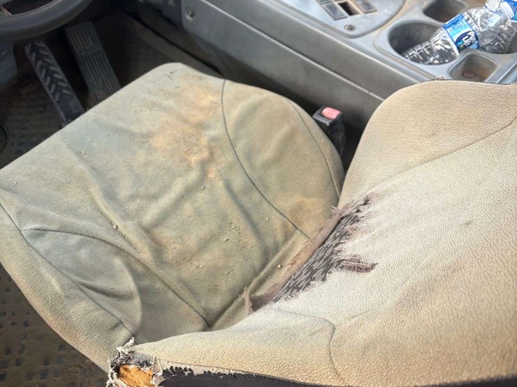 2000-volvo-a40d-image-14