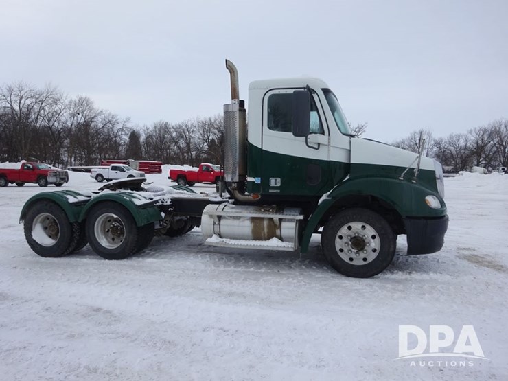 2007-freightliner-columbia-112-image-13