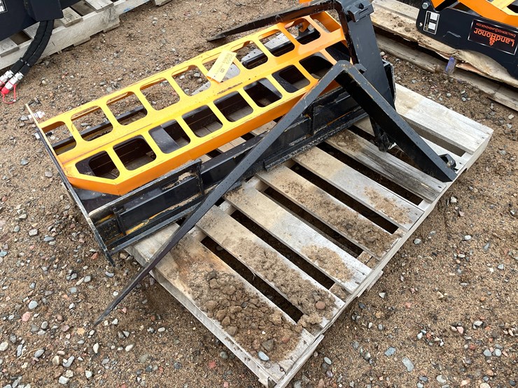 #2059-•-unused-2025-landhonor-pallet-fork-attachment-image-1