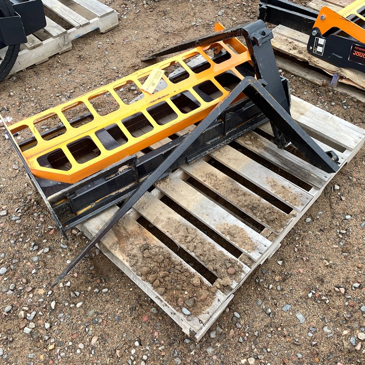 #2059 • Unused 2025 Landhonor Pallet Fork Attachment