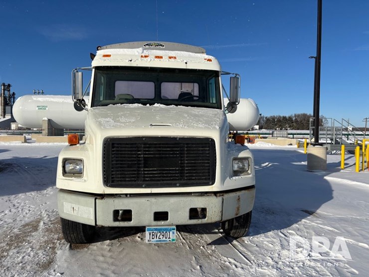 1998-freightliner-fl80-image-16