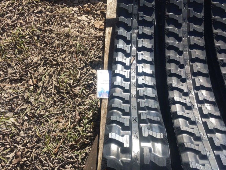 qty-(1)-set-unused-mini-excavator-rubber-tracks-image-3