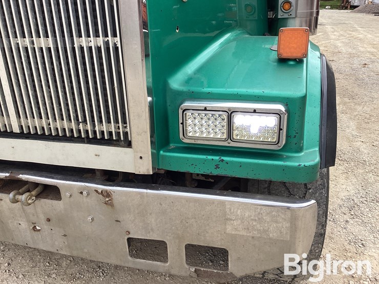 western-star-4900fa-image-10