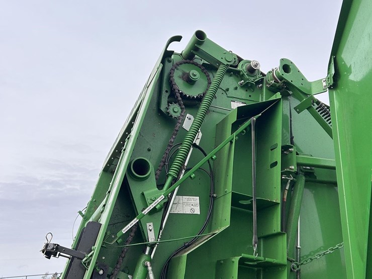 2018-john-deere-560m-image-22