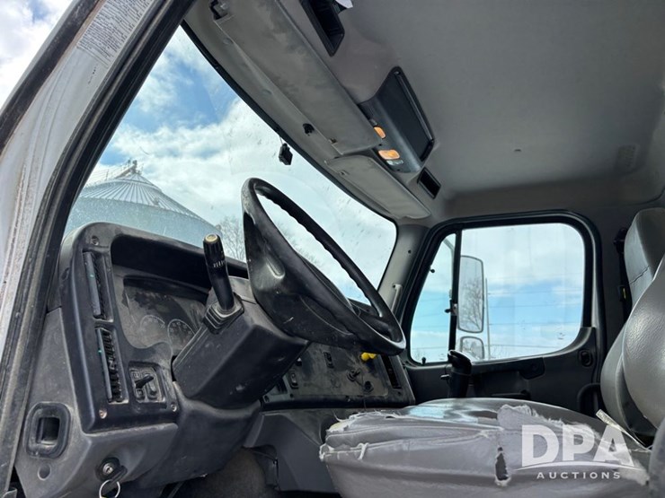 freightliner-114sd-image-62