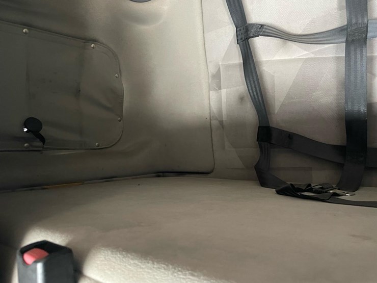 #149-•-2004-volvo-sleeper-semi-truck-image-41