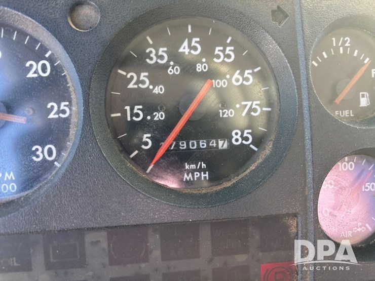 1998-freightliner-fl80-image-65