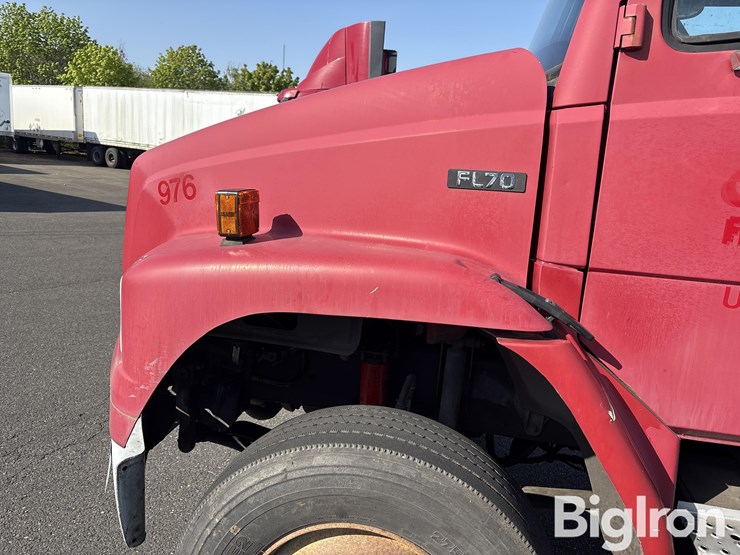 freightliner-fl70-image-11