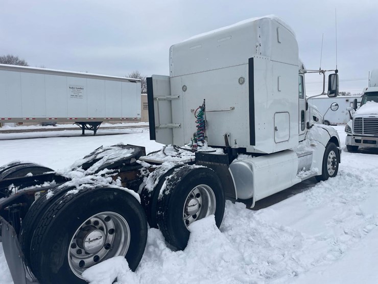 2012-peterbilt-384-image-5