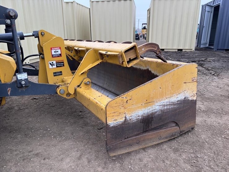 2017-deere-210l-image-20