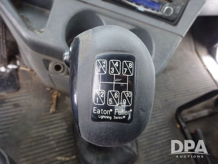 2007-freightliner-columbia-112-image-89