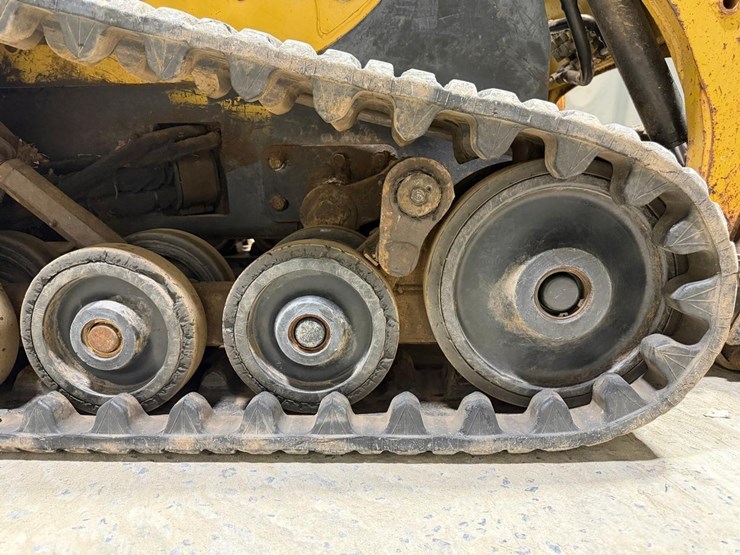 caterpillar-247b-image-16