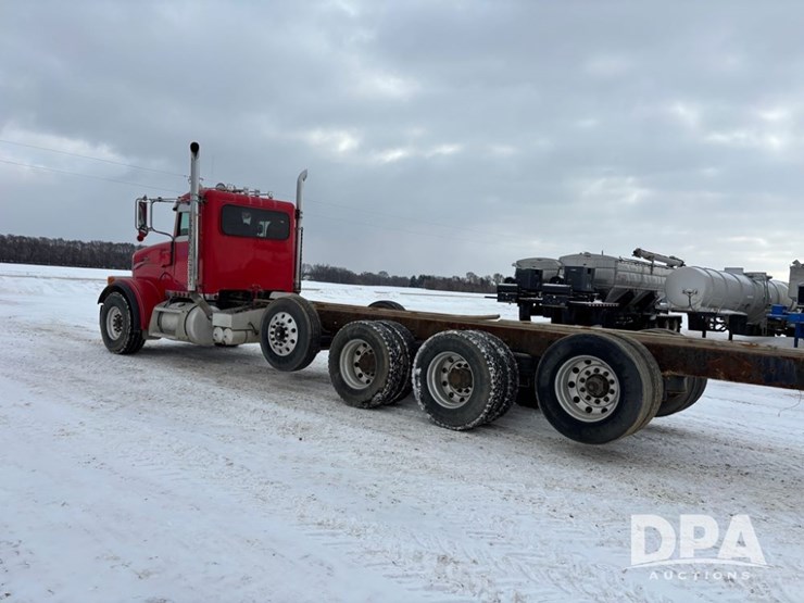 peterbilt-365-image-13