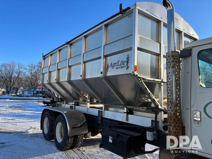 international-4900-image-46